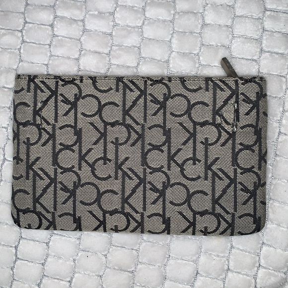 Calvin Klein bag - Picture 2 of 2